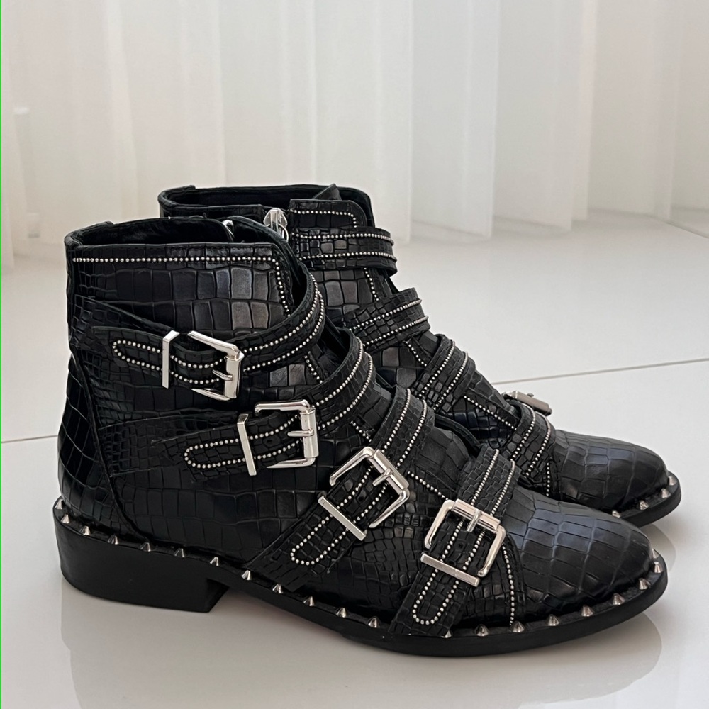 Woman’s schutz black leather buckled bootie size 6